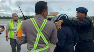 Bupati Mamberamo Tengah Ricky Ham Pagawak Ditahan KPK