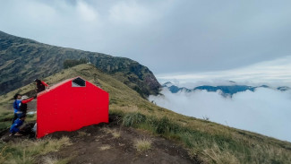 Arei Bangun Banyak Shelter Emergency di Indonesia, Bukti Terlibat Aktif Lindungi Pendaki