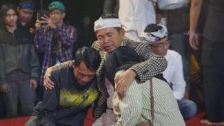 Perjuangan Guru Honorer di Purwakarta, Jualan Kopi Keliling Demi Menyambung Hidup