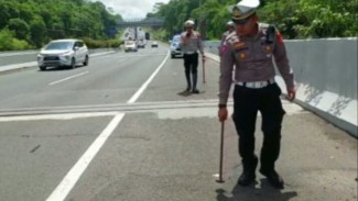 Info Mudik: Polisi Sisir Bahu Tol dan Dapatkan Satu Ember Paku di Tol Purbaleunyi