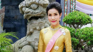 Ribuan Foto 'Bugil' Selir Raja Thailand Tersebar