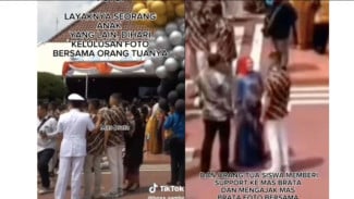 Momen Anak Ferdy Sambo Diajak Foto Bareng Ortu Lain di Hari Kelulusan