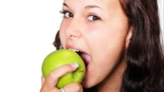 Makan Buah-buahan dengan Kulitanya Turunkan Berat Badan