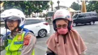 Unik, Ibu Hamil Ngidam Dibonceng Polantas Keliling Sekitaran Tasikmalaya