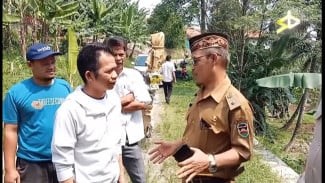 Jalan Kabupaten 10 Tahun Rusak Parah, Kades di Purwakarta Sampai Curhat ke Om Zein