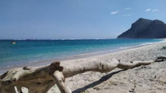 Keindahan Pantai Di Daerah Sumbawa Barat