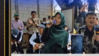 Sambut Pendemo, Grup Keroncong Ponpes Al Zaytun Santai Bawakan Lagu Havenu Shalom Aleichem