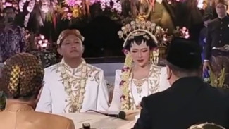 Momen Haru ! Bella Bonita Resmi Dipersunting, Denny Caknan Terlihat Gugup