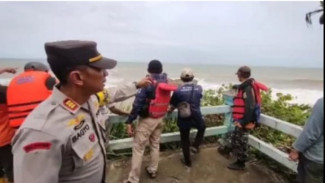 Dua Mahasiswa Asing UB Hilang, Diduga Terseret Ombak Pantai Jembatan Panjang Malang