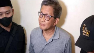 Setelah Menimbulkan Polemik di Mana-Mana, Rocky Gerung  Akhirnya Minta Maaf
