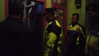 Polisi Grebek Tempat Prostitusi di Garut, Ada yang Lagi Transaksi