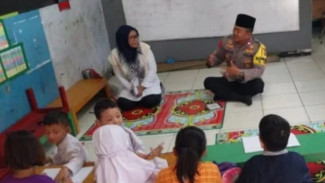 Mengenal Aiptu Suryadi, Anggota Polri yang Wakafkan Diri Jadi Guru Ngaji