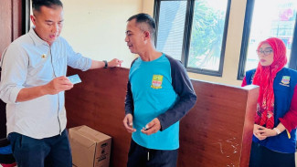 Pastikan Penyaluran Bantuan Air Bersih, Bey Machmudin Sidak Kantor Kecamatan Babelan