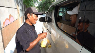 Demi Dukung Prabowo, Tukang Mangga Relakan Dagangan Diskon hingga 70 Persen