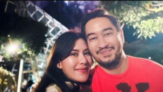 Syahnaz-Jeje Lupakan Skandal Selingkuh, Rayakan Tahun Baru dengan Kembang Api!