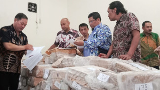 Pos Indonesia Musnahkan Prangko dan Benda Filateli Senilai 62,3 Miliar
