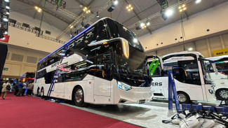 Deretan Bus Double Decker Mewah Dipamerkan di GIIAS 2024