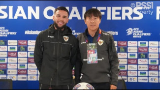 Dampingi Shin Tae-yong Konferensi Pers Jelang Lawan Bahrain, Calvin Verdonk Jadi Sorotan Netizen