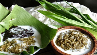 Nikmatilah Jajanan Legendaris Bubur Kacang Ijo dan Ketan ini Koh Wat yang Memiliki Rasa Legit