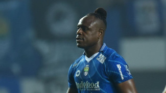 Victor Igbonefo Naik Motor Polisi, Bek Persib Ini Pecahkan Rekor Lima Bintang Juara