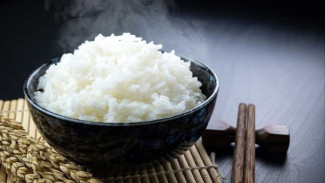 Nasi Pulen Tanpa Rice Cooker? Begini Cara Jitu Masak Nasi Pakai Panci Biasa!
