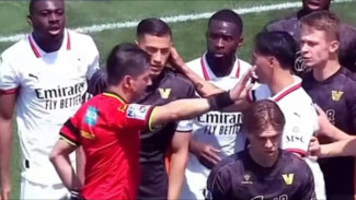 Venezia Kalah dari AC Milan, Tijjani Reijnders Jewer Telinga Kapten Timnas Indonesia Jay Idzes