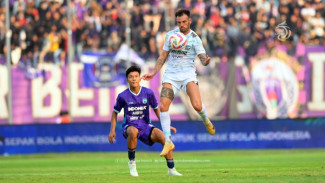 Flare Supporter Persita Bikin Pertandingan Dihentikan Saat Persib Bandung Unggul 2-1