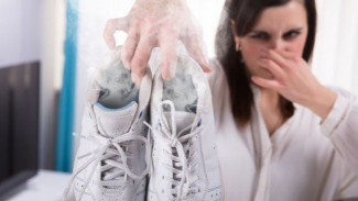 8 Cara Hilangkan Bau Permukaan Dalam Sepatu, Praktis Bisa Dilakukan di Rumah