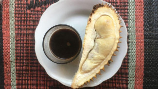 Makan Durian Disertai Minum Kopi, Bahaya atau Mitos?