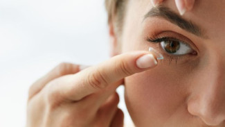 Jangan Gaya Duluan, Kalau Pakai Soft Lens Masih Sembarangan!