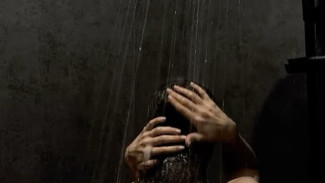 Siapa Bilang Mandi Malam Itu Bahaya? Ini Rahasia Agar Bangun Pagi Lebih Segar!