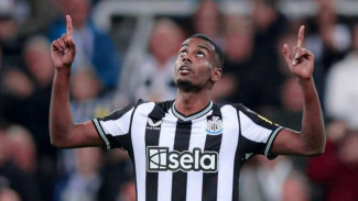 Alexander Isak Jadi Incaran Arsenal, Alan Shearer Yakin Newcastle Takkan Lepas Bomber 62 Gol Ini
