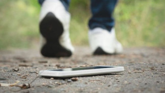 Rata-Rata Orang Jatuhkan Hape 260 Kali Setahun, Gen Z Paling Sering!
