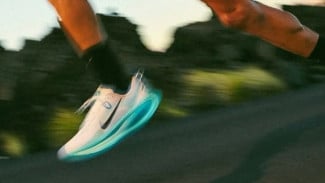 5 Merek Sepatu Running Terbaik di 2025