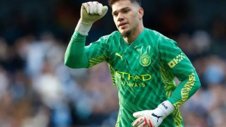 Ederson Moraes Tegaskan Tak Akan Tinggalkan Manchester City