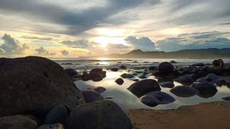 Pantai Karang Papak Garut Punya 'Service Tambahan' dengan Tiket 10 Ribu!