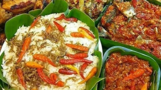 3 Rekomendasi Tempat Makan Siang Murah dan Enak di Bandung, Konsepnya Lesehan