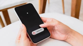 Nggak Perlu ke Tukang Servis! Begini Cara Nyalain HP Tanpa Tombol Powe