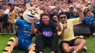 Persib Bandung, Dimas Ucap Terimakasih Kepada Bobotoh di Persib Tropi Tour di Garut