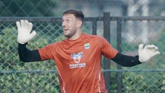 Persib Bandung Dapat Pujian dari Kiper Barunya, Adam Przybek Takjub dengan Atmosfer Tim