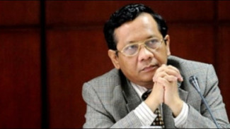 Mahfud MD Tegas Soal Keputusan Prabowo Ampuni Hasto dan Tom Lembong