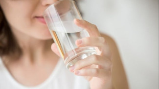 Jarang Diketahui! Ini 8 Manfaat Minum Air Hangat Pagi Hari, Terbukti Beneran