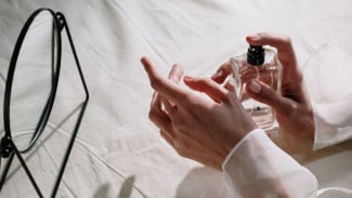 Rahasia Tetap Wangi Seharian Tanpa Boros Parfum, Nomor 4 Bikin Kaget