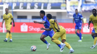 Persib Bandung Terbang Tinggi Lewat Kaki Emas Ulliam Barros