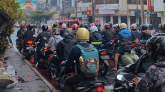 Bandung Macet Parah Jelang 17 Agustus, Kirab Budaya dan Defile HUT RI ke-80 Jadi Magnet Massa