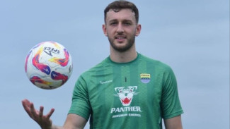 Menjelang Duel Kontra PSIM, Adam Przybek Kembali Bikin Kejutan Buruk