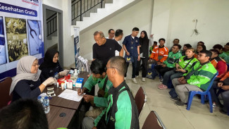 300 Ojol di Karawang Dapat Paket Sembako dan Cek Kesehatan Gratis