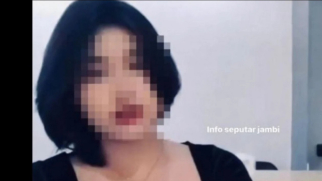 Sosok wanita bugil di mobil dinas DPRD Jambi