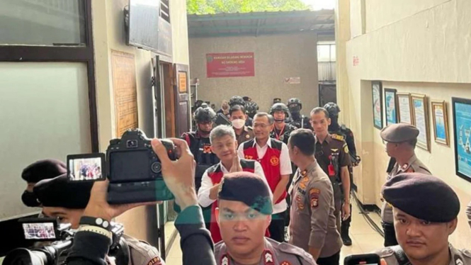 Hendra Kurniawan dan Agus Nurpatria tiba di PN Jakarta Selatan