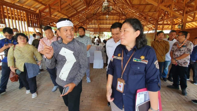 Dedi Mulyadi dan Inti Pertiwi Nashwari